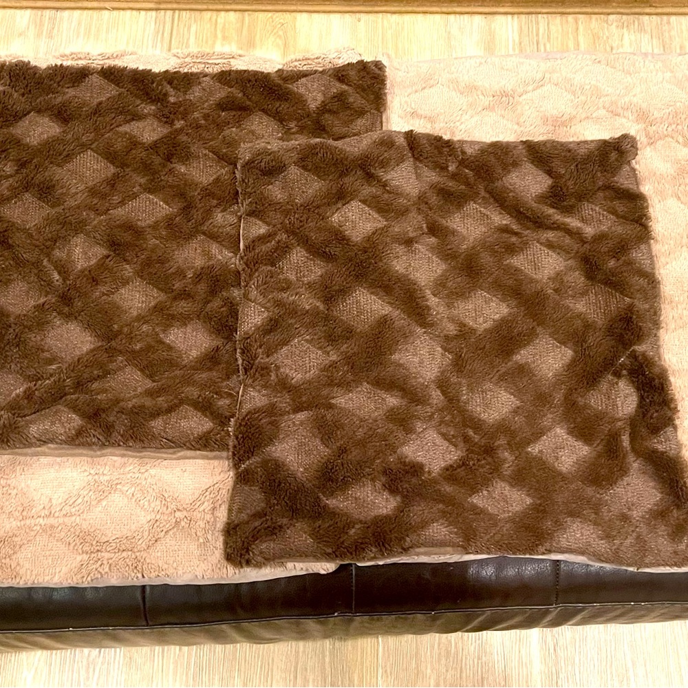 Madizz faux fur pillow covers (4)
